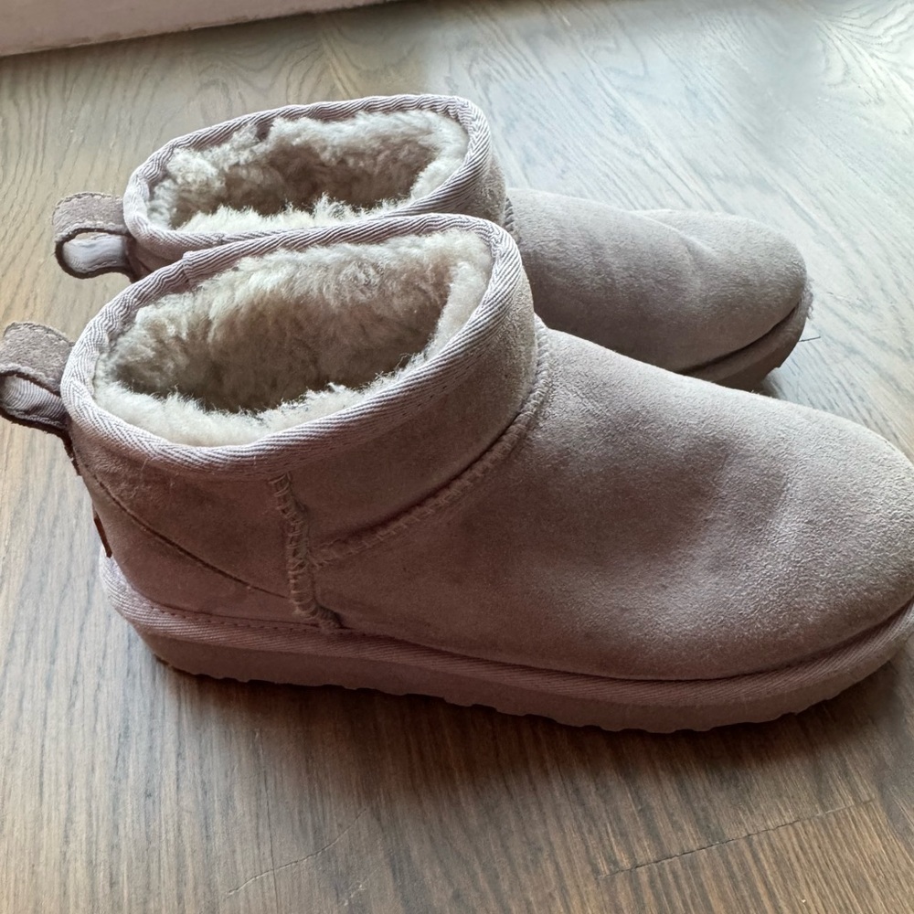 UGG Classic Ultra Mini Boots kids 5 lavender Suede Shearling Cozy Winter Slip-On - Picture 4 of 8